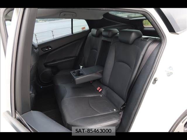 Toyota PRIUS 2017-01 8075209-17