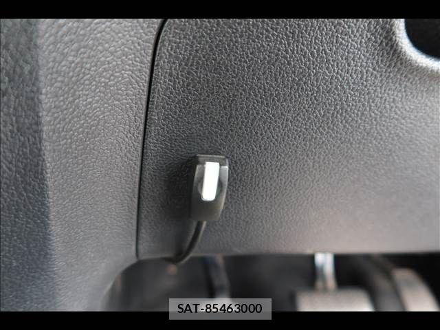 Toyota PRIUS 2017-01 8075209-29