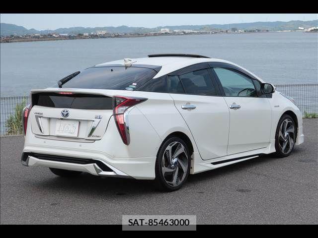 Toyota PRIUS 2017-01 8075209-3