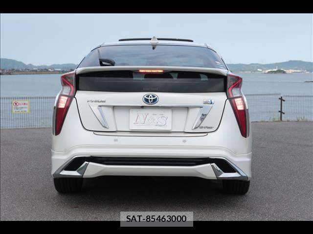 Toyota PRIUS 2017-01 8075209-4