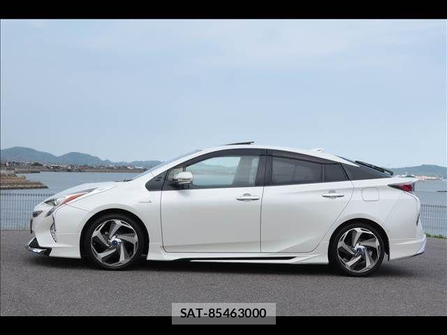 Toyota PRIUS 2017-01 8075209-6