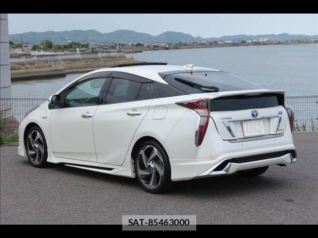 Toyota PRIUS 2017-01 8075209-7