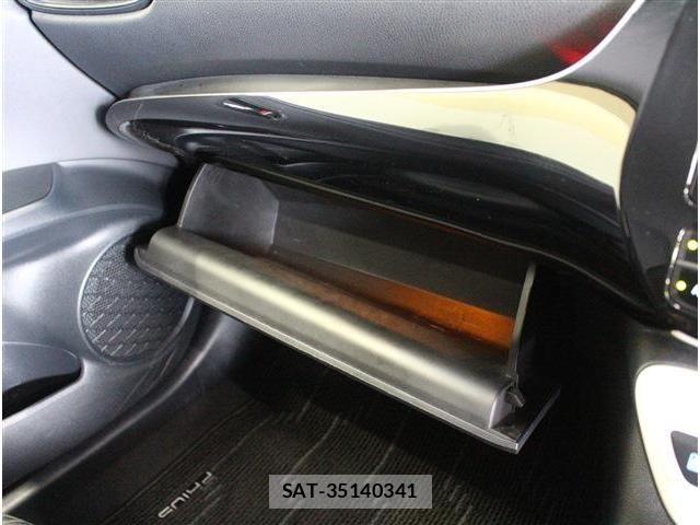 Toyota PRIUS 2016-06 8075208-26