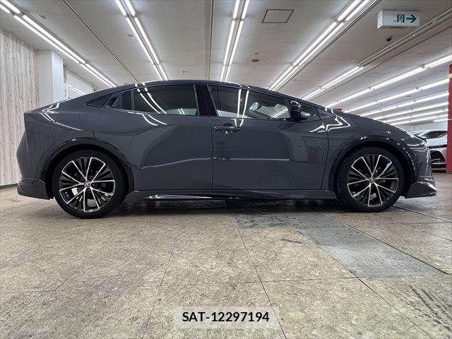 Toyota PRIUS 2023-11 8101360-15