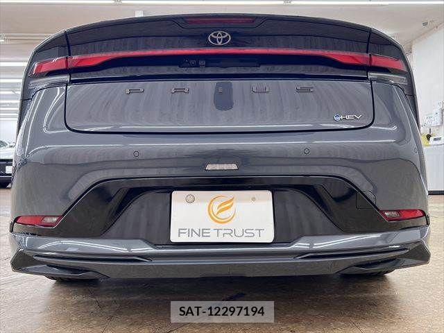Toyota PRIUS 2023-11 8101360-16