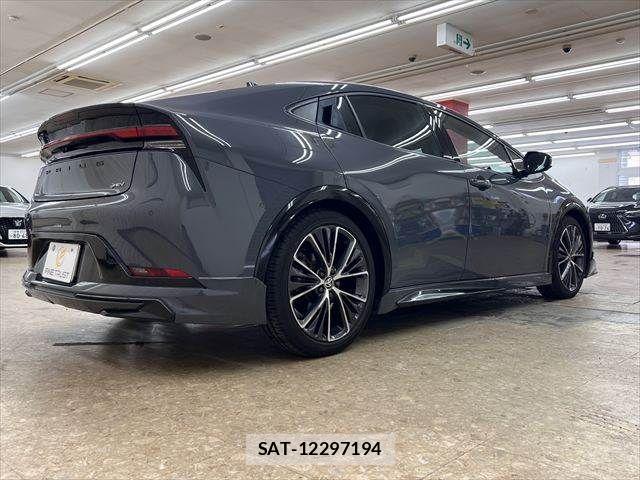 Toyota PRIUS 2023-11 8101360-17
