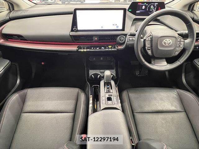 Toyota PRIUS 2023-11 8101360-2