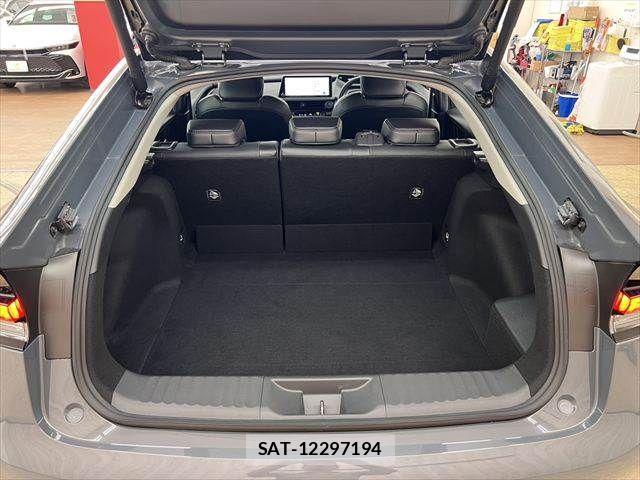 Toyota PRIUS 2023-11 8101360-8