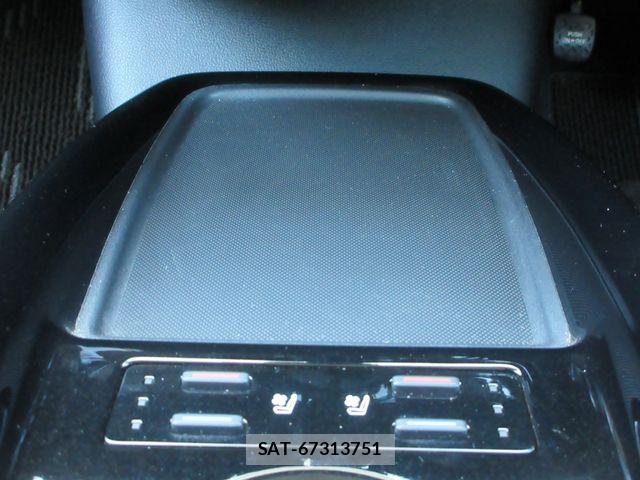 Toyota PRIUS 2022-08 8101362-13
