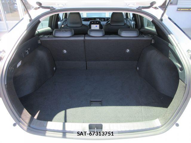 Toyota PRIUS 2022-08 8101362-17
