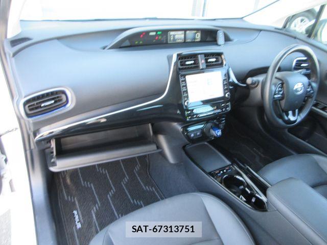 Toyota PRIUS 2022-08 8101362-27