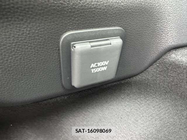 Toyota PRIUS 2023-01 8101357-10