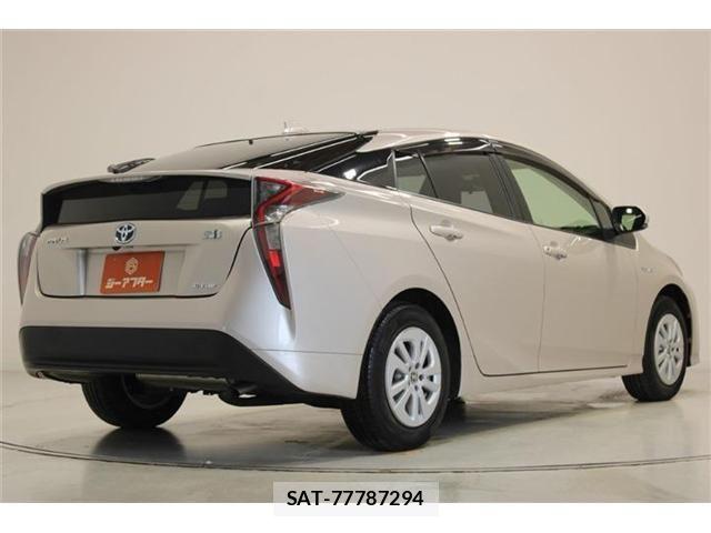 Toyota PRIUS 2016-02 8131975-11