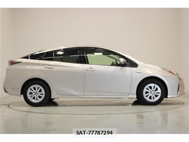 Toyota PRIUS 2016-02 8131975-12