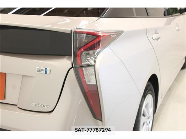 Toyota PRIUS 2016-02 8131975-17
