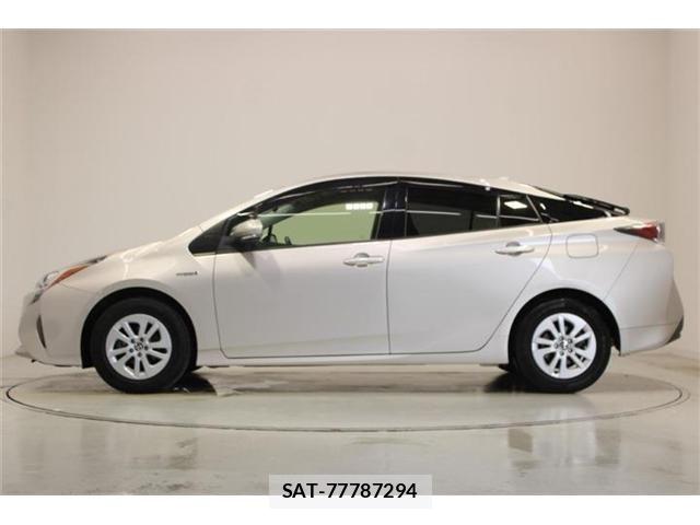 Toyota PRIUS 2016-02 8131975-8