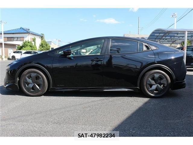 Toyota PRIUS 2023-10 8209672-10