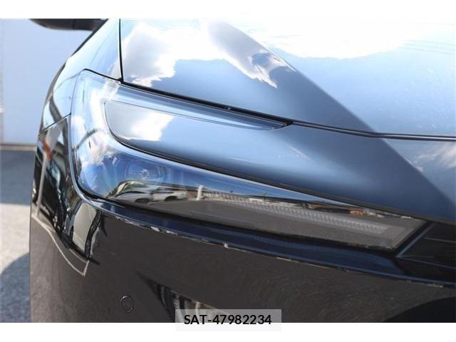 Toyota PRIUS 2023-10 8209672-12