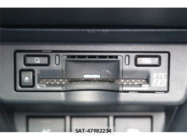 Toyota PRIUS 2023-10 8209672-6