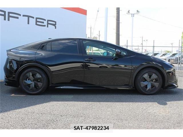 Toyota PRIUS 2023-10 8209672-8