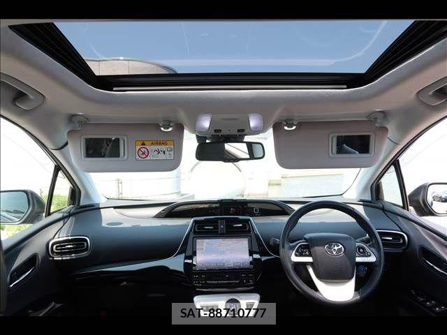 Toyota PRIUS 2016-06 8209678-9