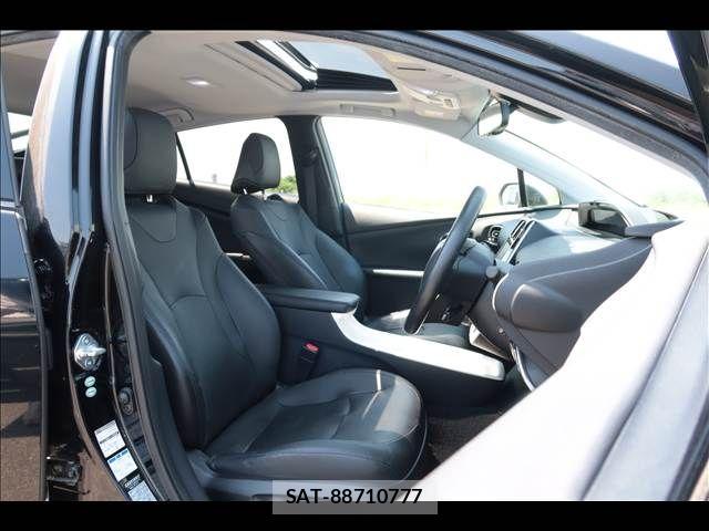 Toyota PRIUS 2016-06 8209678-13