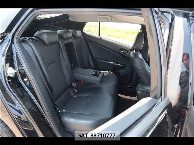 Toyota PRIUS 2016-06 8209678-15