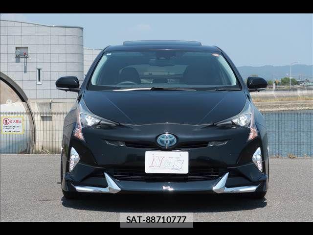 Toyota PRIUS 2016-06 8209678-1
