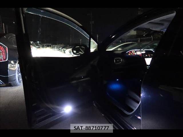 Toyota PRIUS 2016-06 8209678-28