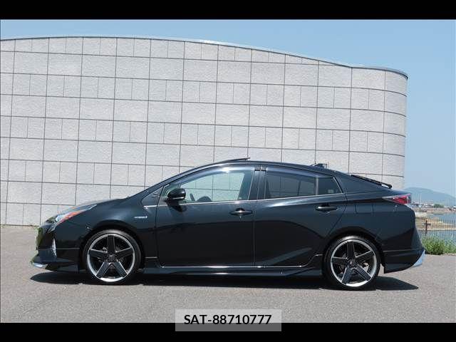 Toyota PRIUS 2016-06 8209678-2
