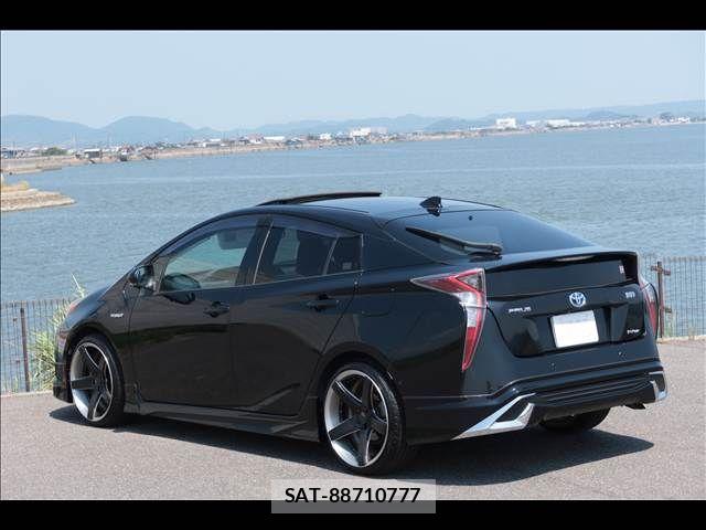 Toyota PRIUS 2016-06 8209678-3