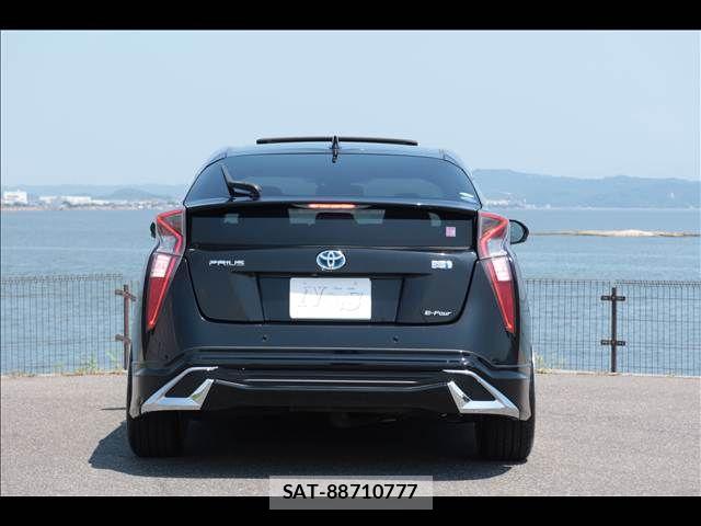 Toyota PRIUS 2016-06 8209678-4