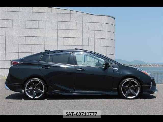 Toyota PRIUS 2016-06 8209678-6