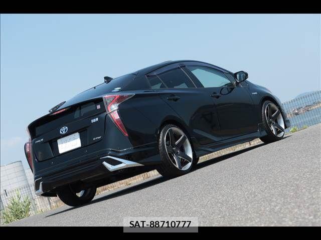 Toyota PRIUS 2016-06 8209678-7