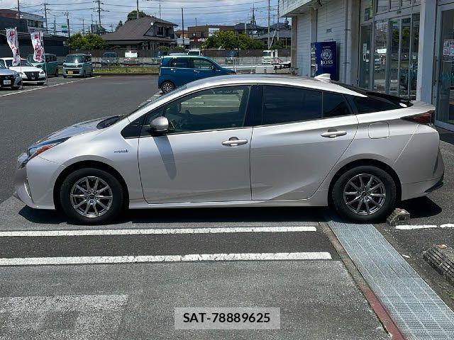 Toyota PRIUS 2015-12 8209680-1