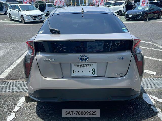 Toyota PRIUS 2015-12 8209680-2