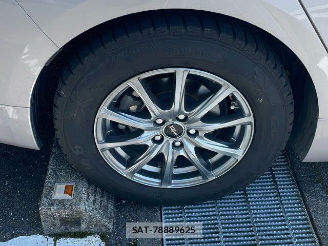 Toyota PRIUS 2015-12 8209680-3