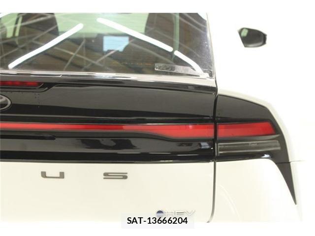 Toyota PRIUS 2023-02 8209676-17