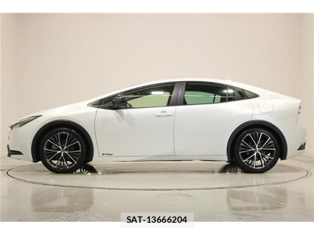 Toyota PRIUS 2023-02 8209676-8