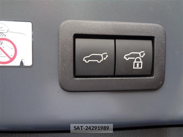 Toyota PRIUS 2024-11 8209675-16