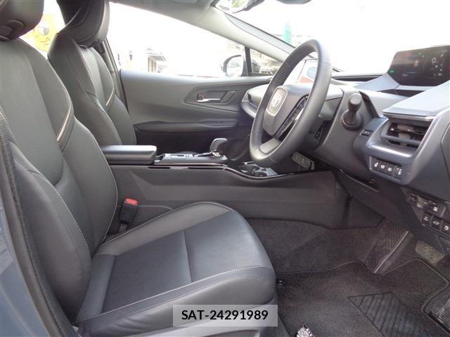 Toyota PRIUS 2024-11 8209675-17