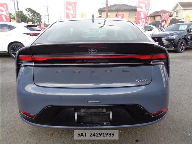 Toyota PRIUS 2024-11 8209675-6