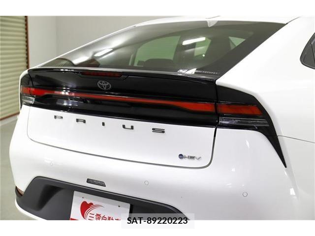 Toyota PRIUS 2024-08 8209674-12
