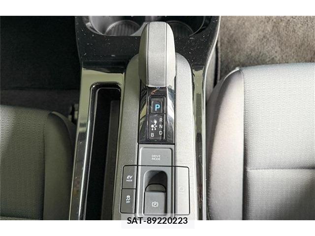 Toyota PRIUS 2024-08 8209674-17