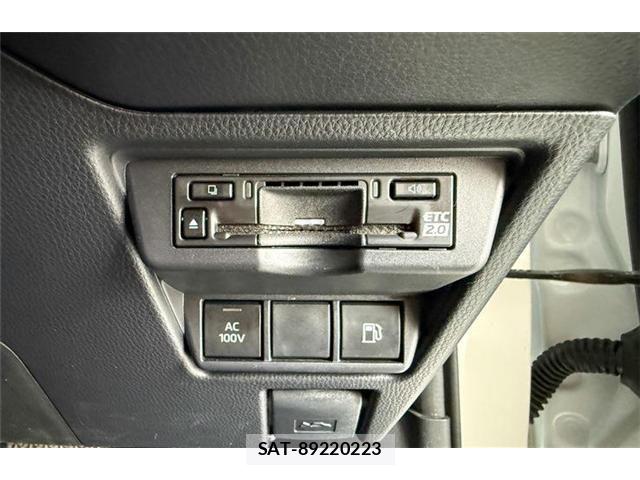 Toyota PRIUS 2024-08 8209674-18