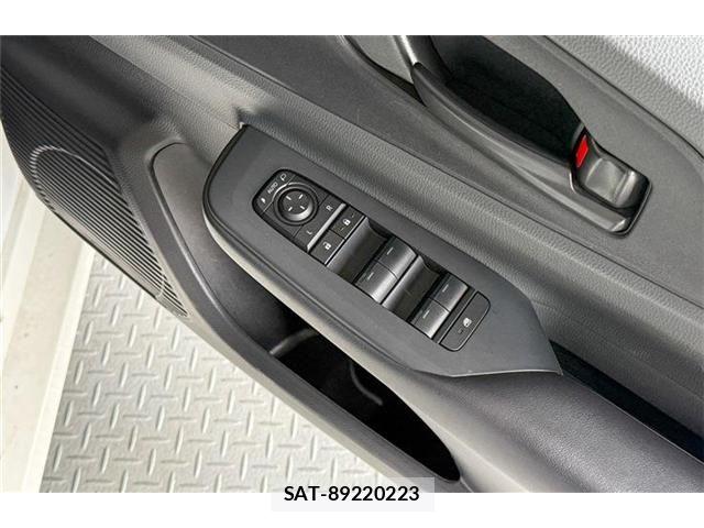 Toyota PRIUS 2024-08 8209674-19