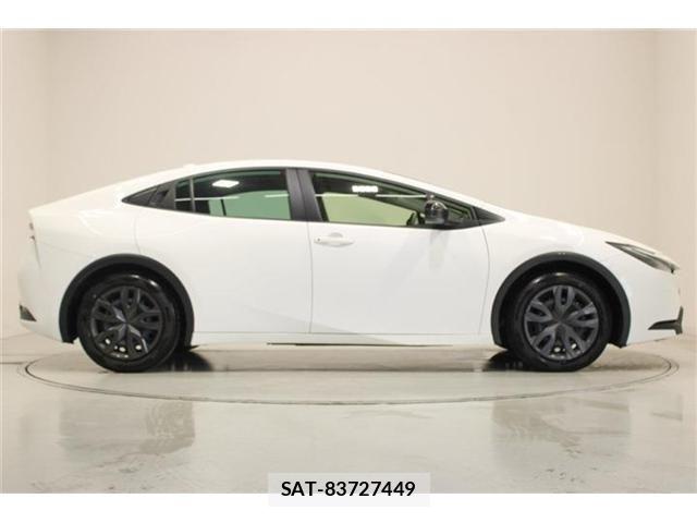 Toyota PRIUS 2025-03 8209673-13