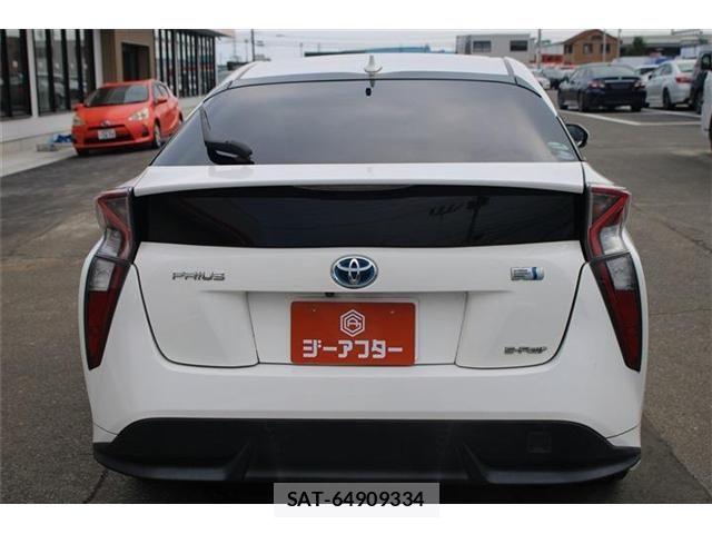 Toyota PRIUS 2016-04 8231381-9