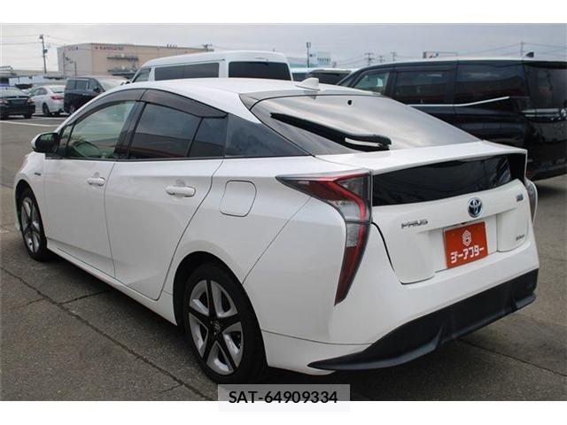 Toyota PRIUS 2016-04 8231381-10