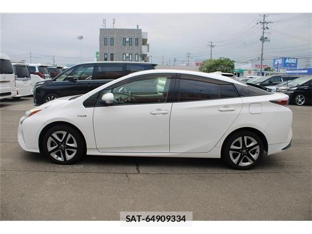 Toyota PRIUS 2016-04 8231381-11